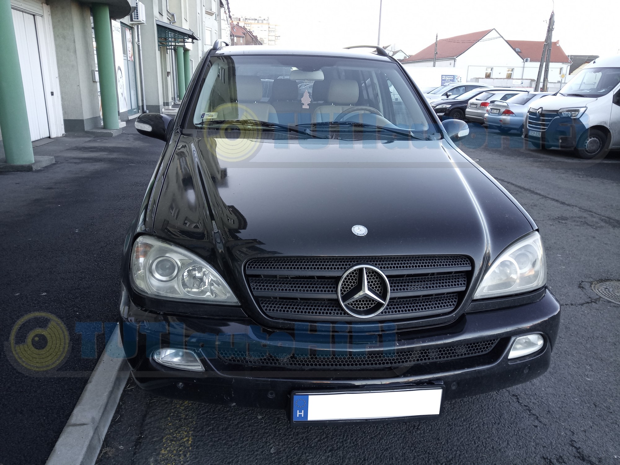 Mercedes ML Pioneer DMH-AF555BT beszerelése tolató kamerával Mercedes ML Pioneer DMH-AF555BT beszerelése tolató kamerával